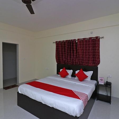 Oyo Hotel Ayush Palace Cuttack Exteriör bild