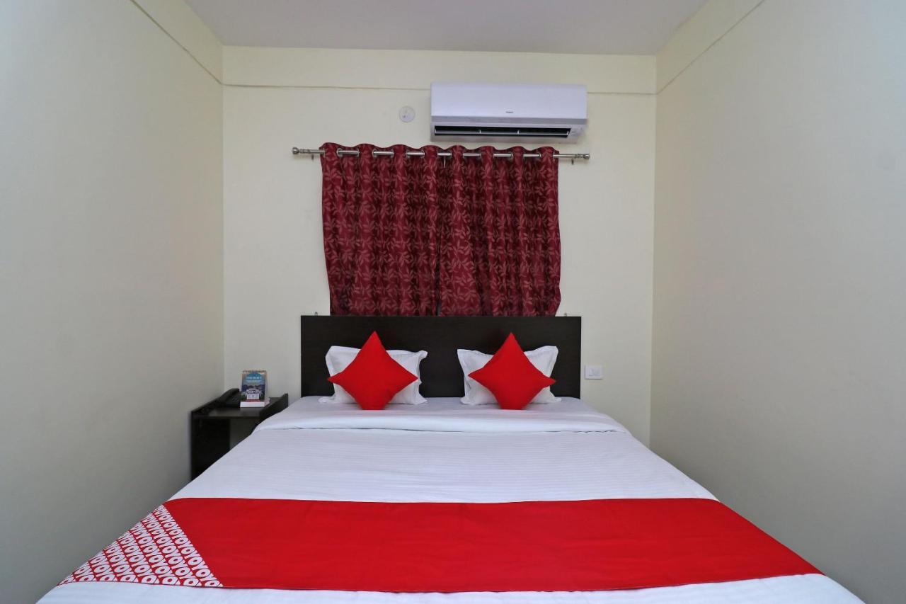 Oyo Hotel Ayush Palace Cuttack Exteriör bild