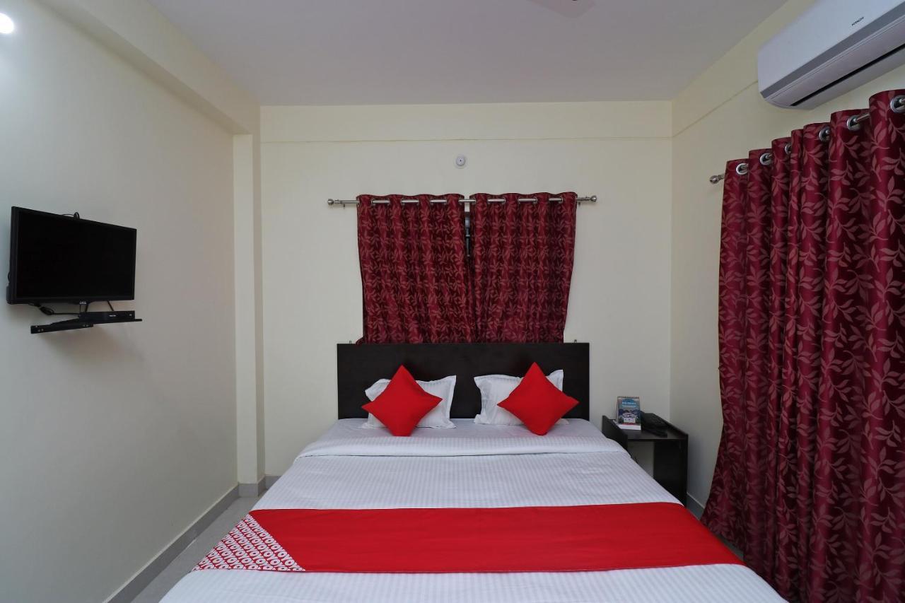 Oyo Hotel Ayush Palace Cuttack Exteriör bild