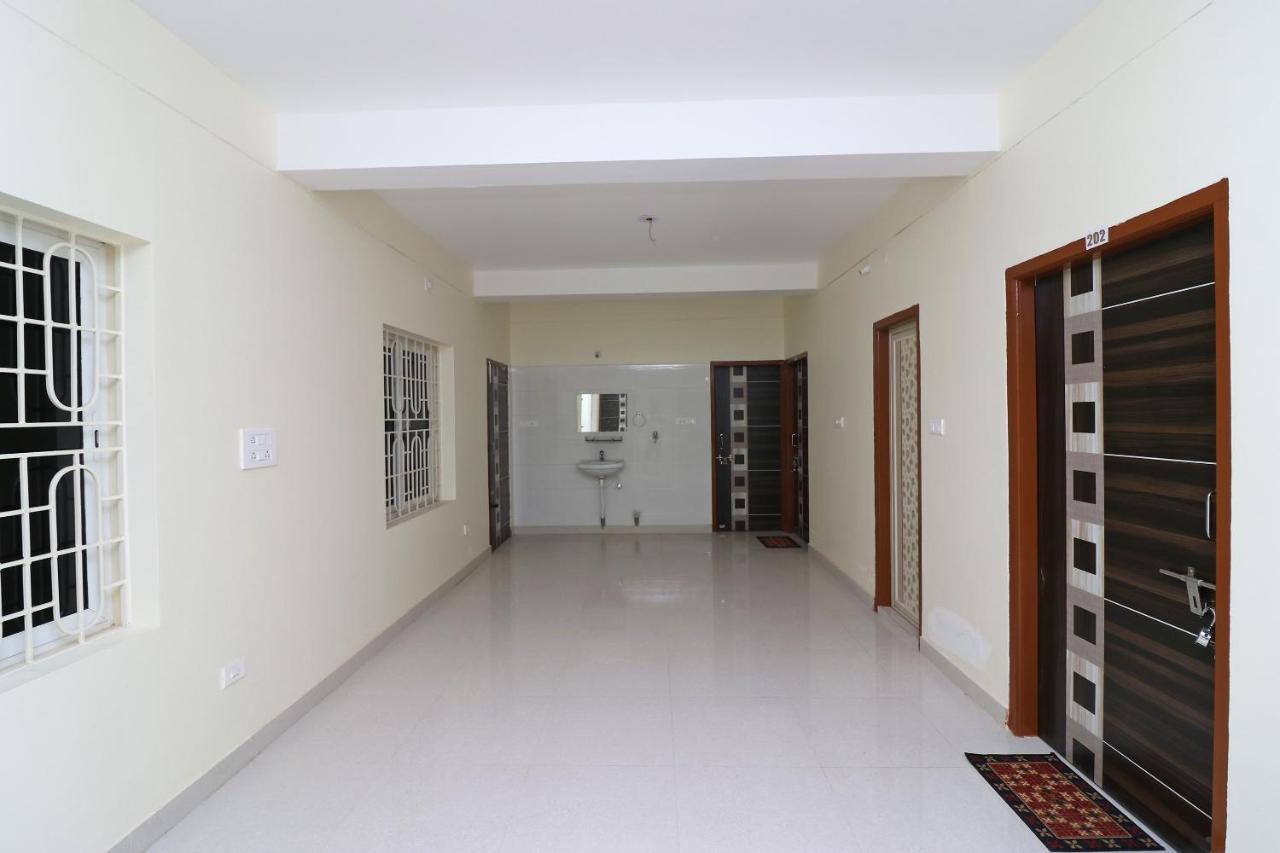 Oyo Hotel Ayush Palace Cuttack Exteriör bild