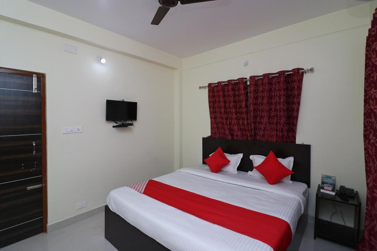 Oyo Hotel Ayush Palace Cuttack Exteriör bild