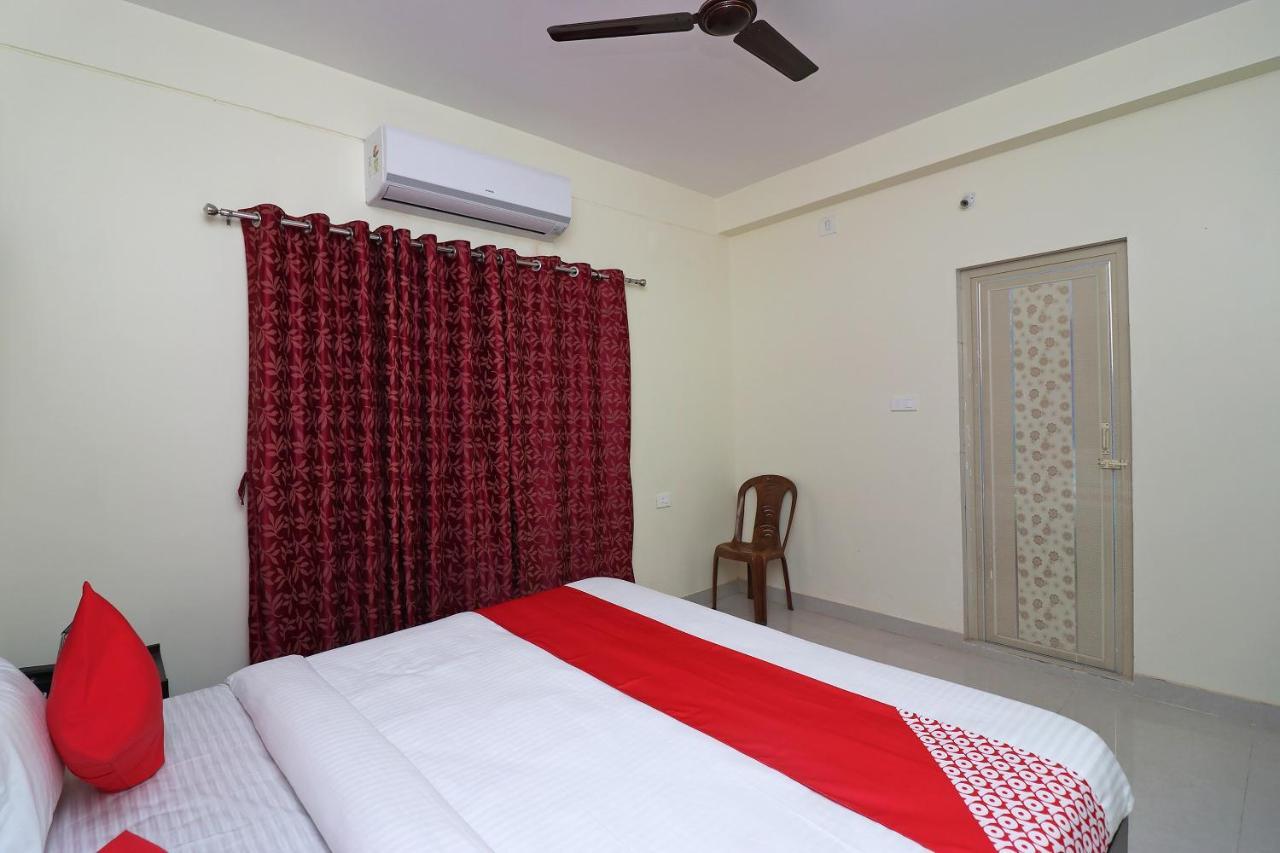 Oyo Hotel Ayush Palace Cuttack Exteriör bild