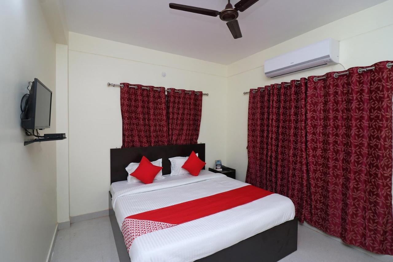Oyo Hotel Ayush Palace Cuttack Exteriör bild
