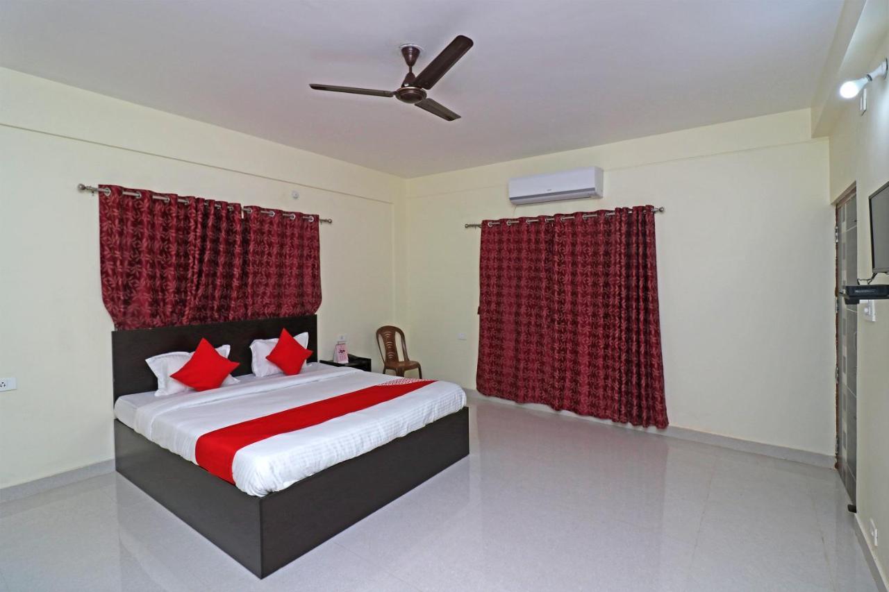 Oyo Hotel Ayush Palace Cuttack Exteriör bild