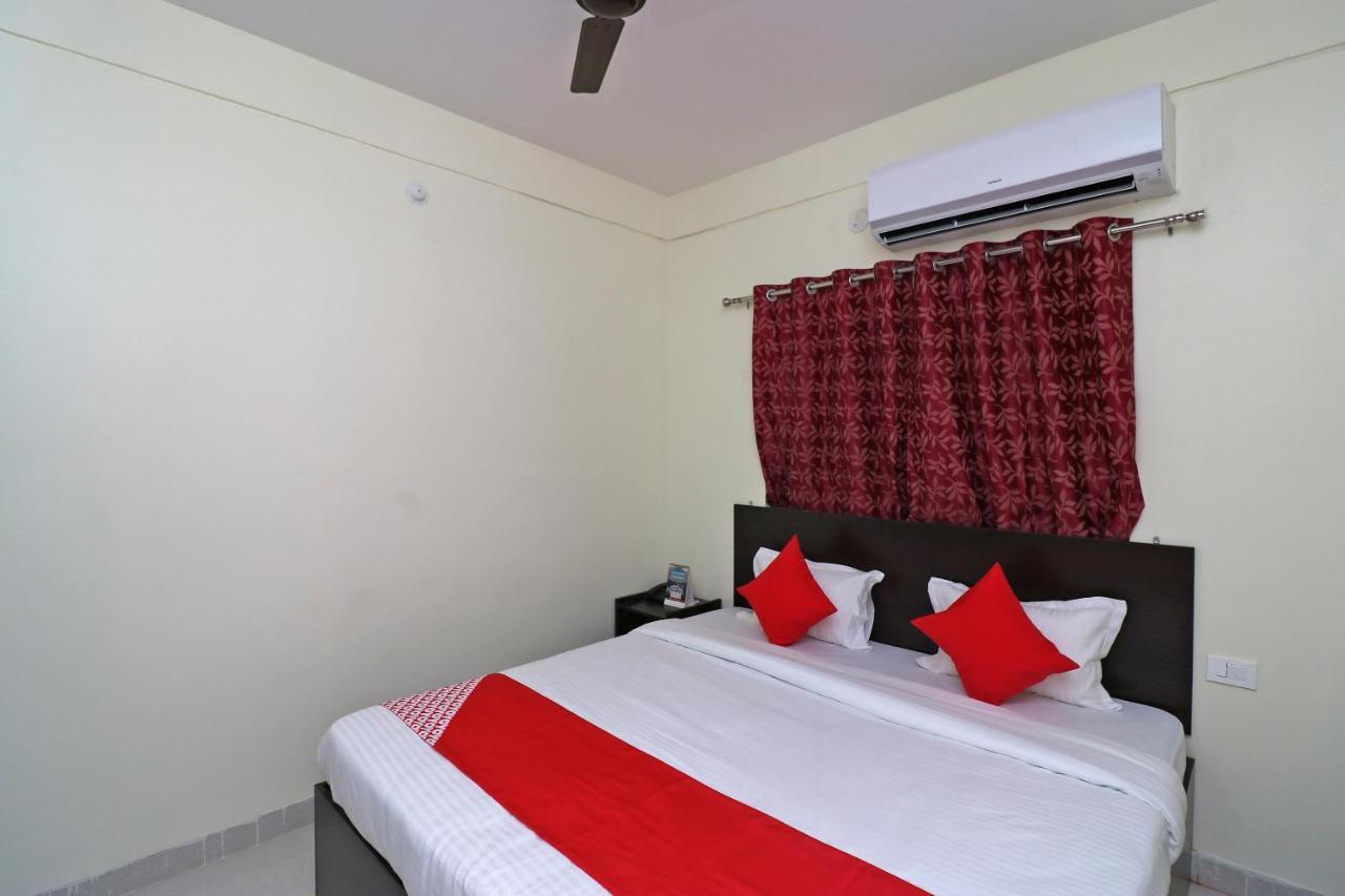 Oyo Hotel Ayush Palace Cuttack Exteriör bild