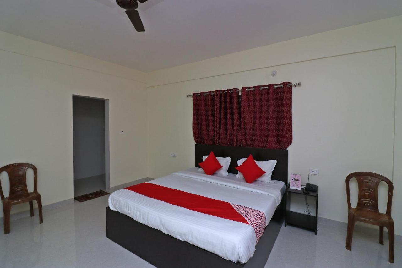 Oyo Hotel Ayush Palace Cuttack Exteriör bild