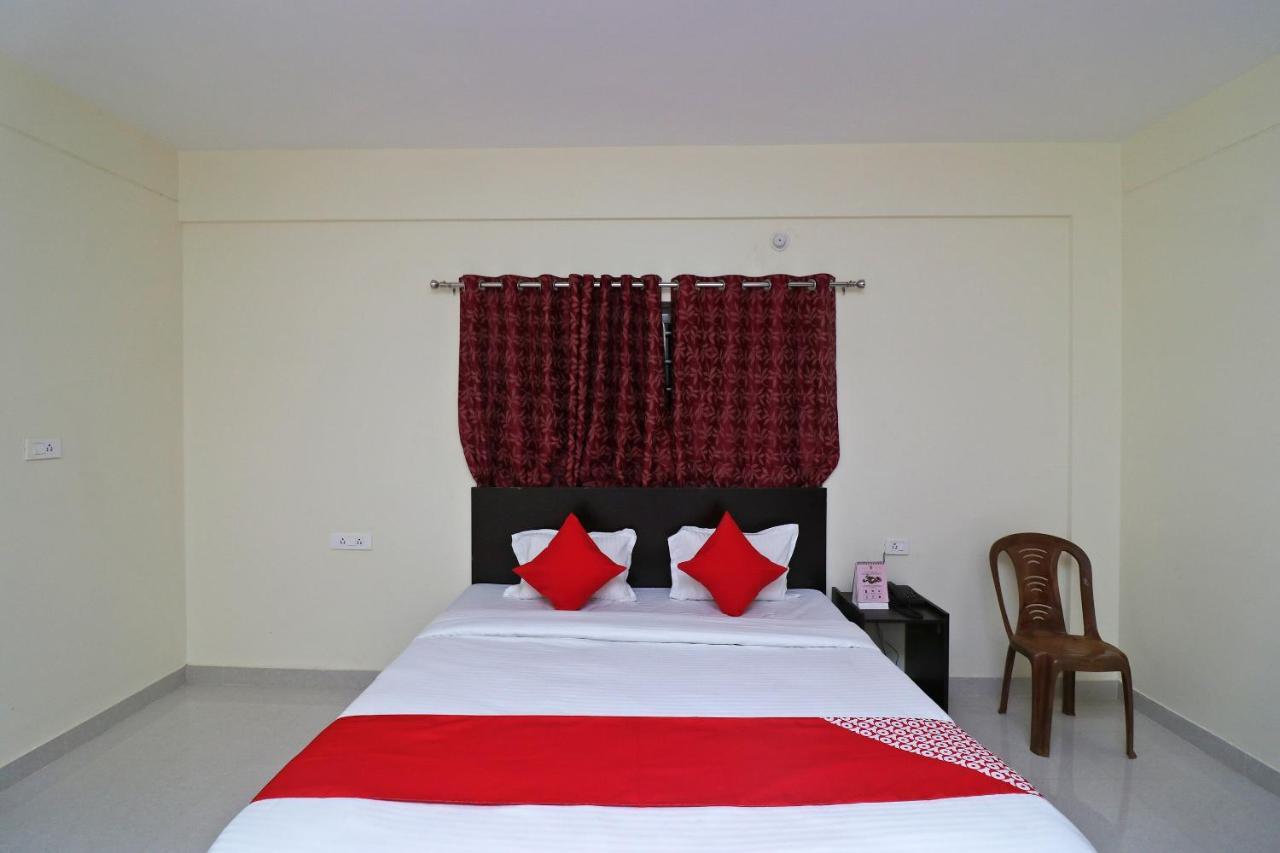 Oyo Hotel Ayush Palace Cuttack Exteriör bild
