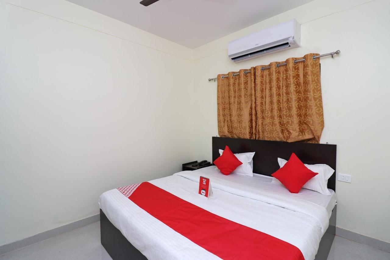 Oyo Hotel Ayush Palace Cuttack Exteriör bild