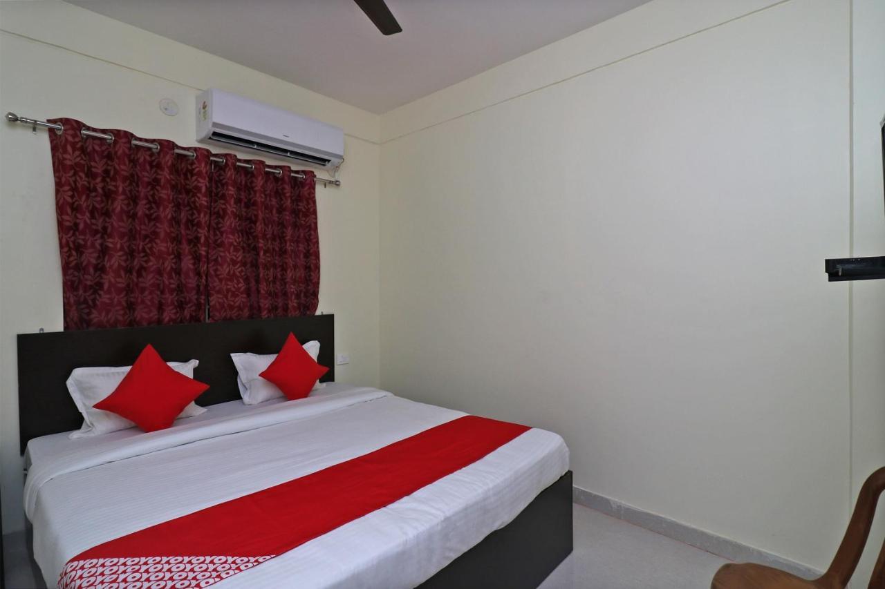 Oyo Hotel Ayush Palace Cuttack Exteriör bild
