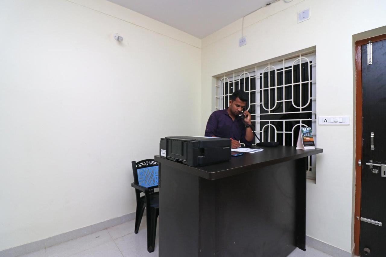 Oyo Hotel Ayush Palace Cuttack Exteriör bild
