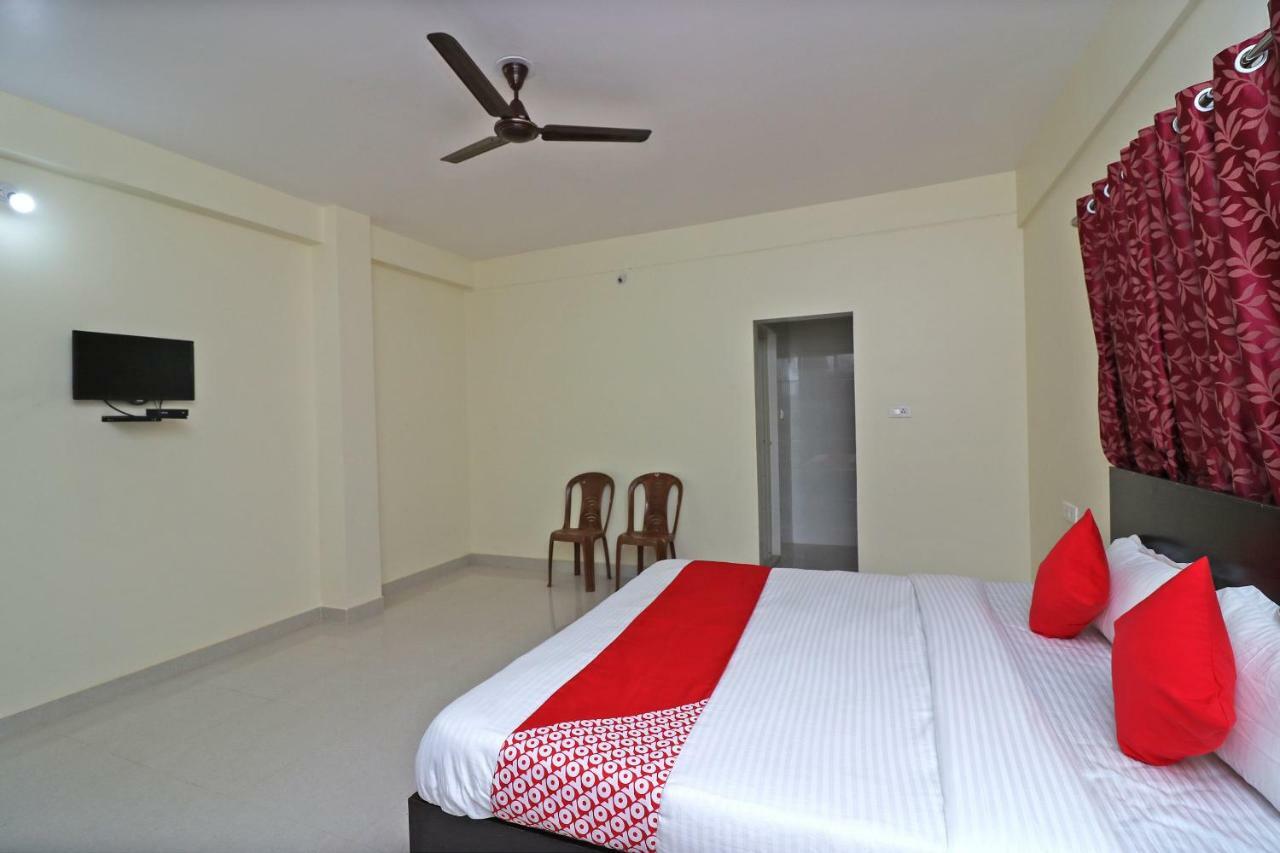 Oyo Hotel Ayush Palace Cuttack Exteriör bild