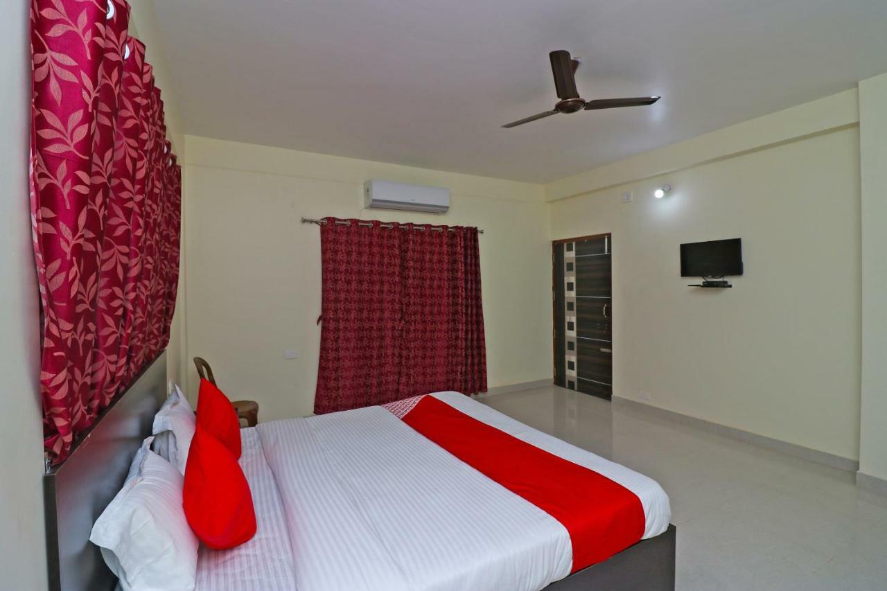 Oyo Hotel Ayush Palace Cuttack Exteriör bild
