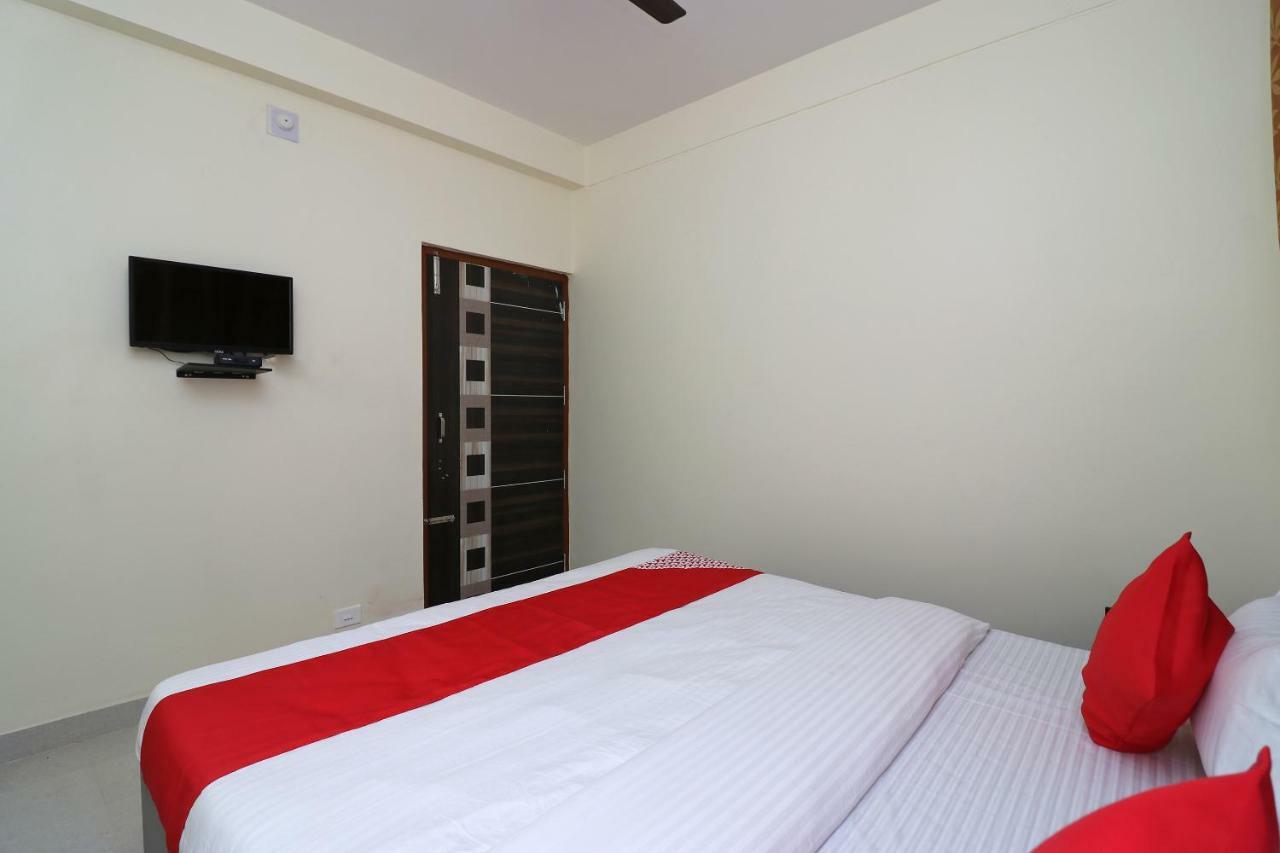 Oyo Hotel Ayush Palace Cuttack Exteriör bild