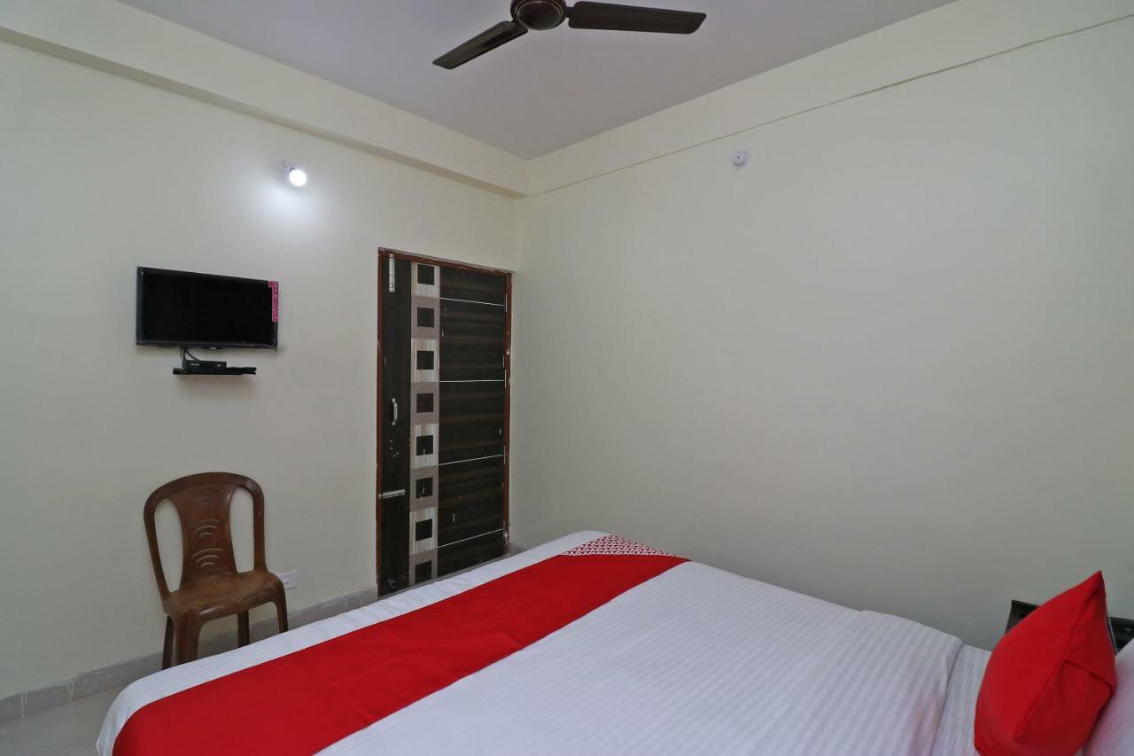 Oyo Hotel Ayush Palace Cuttack Exteriör bild